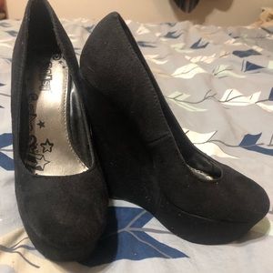 Black Wedges